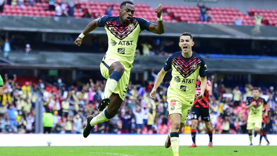 Renato Ibarra celebra con América