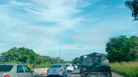 Carambola de cuatro vehículos provoca tráfico intenso en la carretera Villahermosa–Teapa