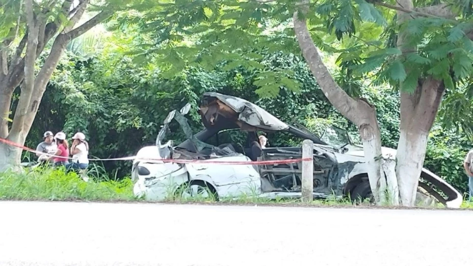 Pareja resulta LESIONADA tras protagonizar FUERTE ACCIDENTE en la Tekax-Tzucacab.jpg