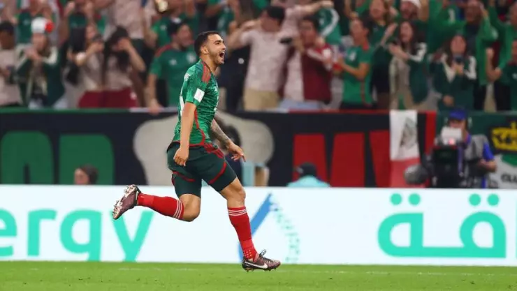 El equipo europeo que se interesó en Luis Chávez en pleno partido de México