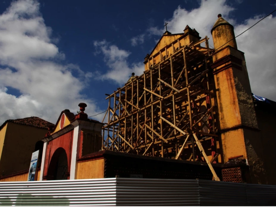 Iglesia dañada por sismo