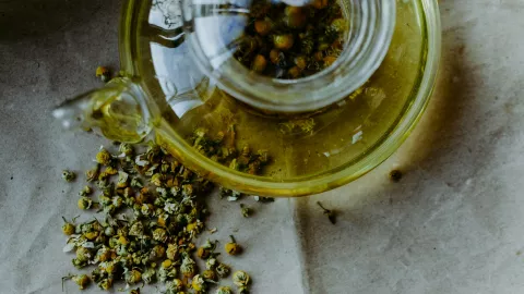 La manzanilla cuendta con grandes dbeneficios para la salud, en especial para reducir el azúcar en la sangre