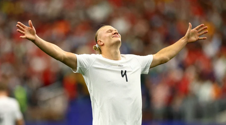 Erling Haaland festeja el pase de Noruega a los octavos de final del Mundial 2026.
