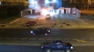 Explota auto frente a prisión Guayaquil. Ecuador