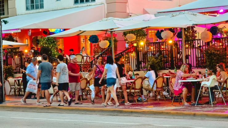 Un grupo de personas en Miami-Dade.