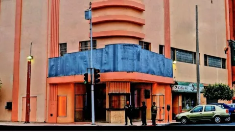 Teatro Zaragoza en Tijuana, también conocido como Pulguitas