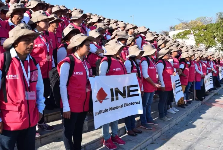 ¡Les cayó la voladora! INE suspende a 137 capacitadores electorales por ocultar militancia