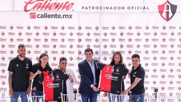 FOTO ATLAS PRESENTACIÓN PLAYERA