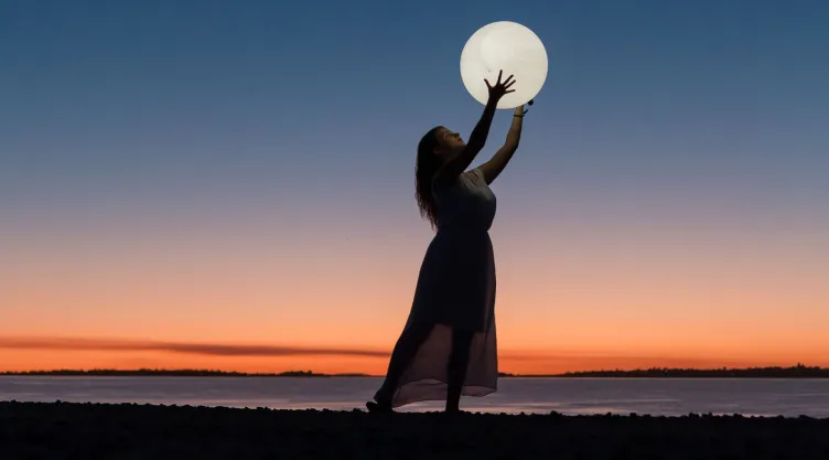 ¿Cómo hacer agua de luna nueva durante un eclipse? ¡Descúbrelo aquí!