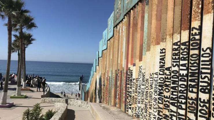 Muro de Playas de Tijuana