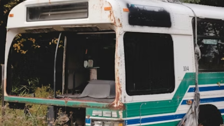 Autobús cae por un barranco y deja al menos 14 muertos y un herido