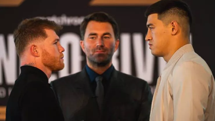 boxers-canelo-alvarez-and-dmitry-bivol-pose-for-photos-at-the-press-picture-id1238886029