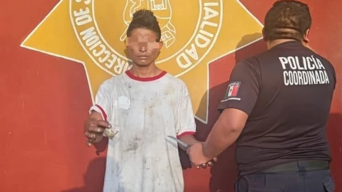 Sujeto es DETENIDO en Motul por presunta posesión de arma blanca y sustancias ilícitas