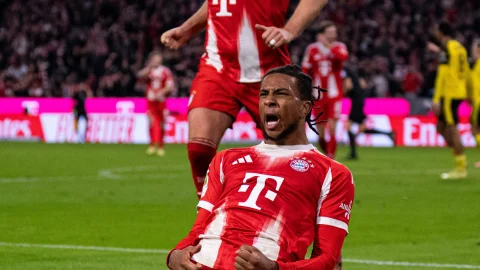 Michael Olise marcó el segundo del Bayern Munich ante Borussia Dortmund
