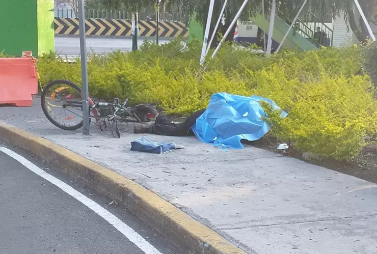 El ciclista perdió la vida en el cruce de la calle Cerro de las Torres y la avenida Tasqueña en la alcaldía Coyoacán.