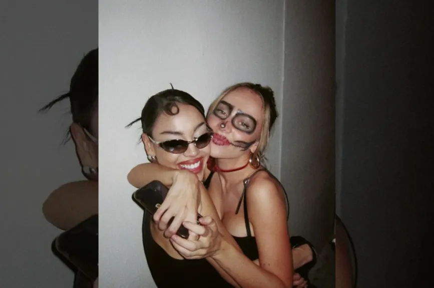 Danna y Esther juntas.jpg