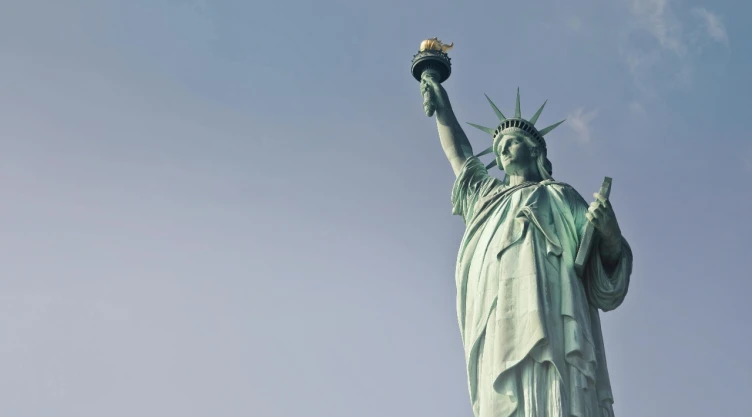 Nueva York es demandado por el gobierno federal por presuntamente proteger a migrantes