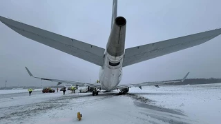 Avión accidentado se sale de pista nevada en Lituania 26 noviembre 2025.png