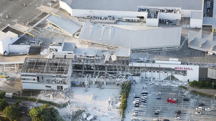 Aeon Mall derrumbado tras terremoto en Japón el 28 de julio de 2026.