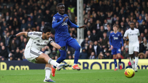 Raúl Jiménez ante Everton