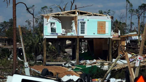 El sueño de muchos de vivir a la orilla del mar en Florida, se convirtió en una pesadilla.