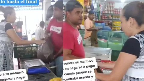 Mujer no quiere pagar despensa Dios se lo ordenó