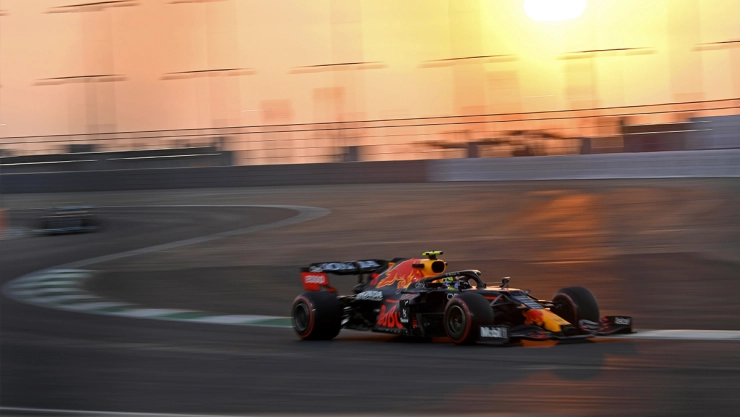 Checo Pérez saldrá quinto en el GP de Arabia Saudita