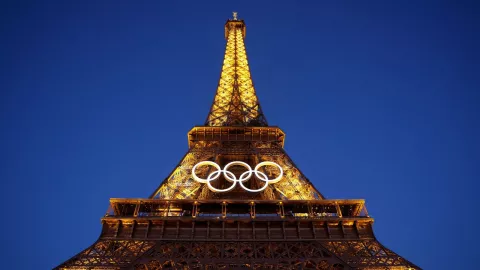 Se presentan los Aros Olímpicos a 50 días de los Juegos Olímpicos de París 2024.