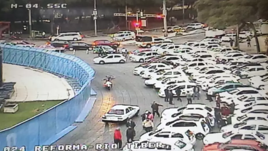 taxistas-protesta-Angel -Independencia.jpeg