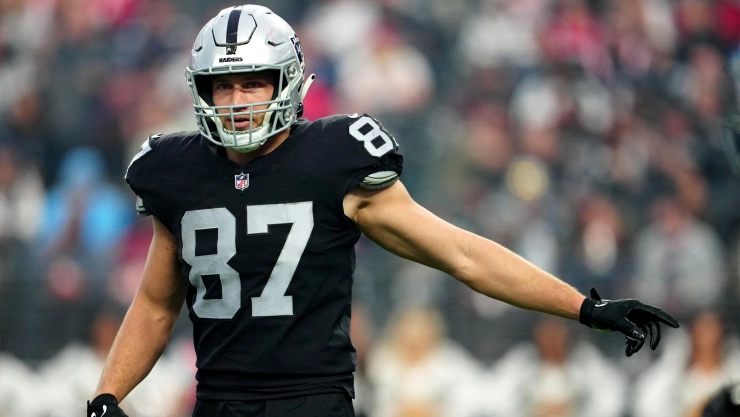 Foster Moreau, jugador de los New Orleans Saints