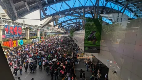 Bloqueos por maestros de la CNTE en la Puerta 4 de la Terminal 1 del AICM.