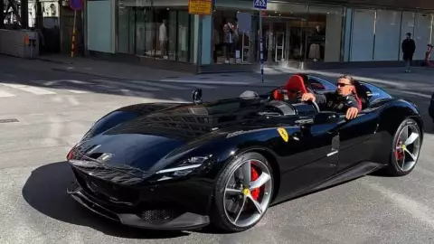 Zlatan en Ferrari de 2 millones de euros