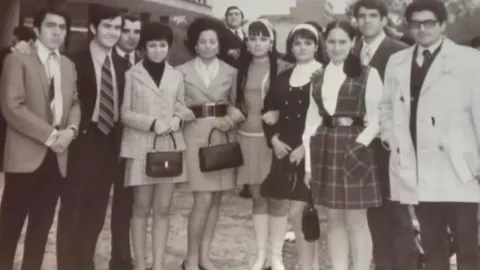 Pedro Sola recuerda a Ifigenia Martínez, comparte foto con ella en la UNAM.