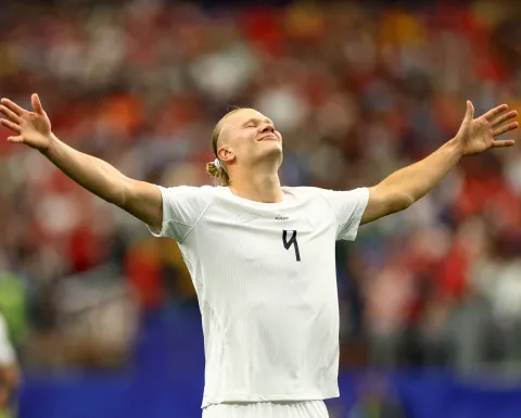 Erling Haaland festeja el pase de Noruega a los octavos de final del Mundial 2026.