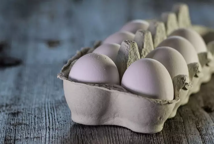 Así debes utilizar la clara de huevo para generar colágeno y eliminar las patas de gallo