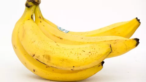Te daña el intestino? Esto pasa si comes la parte oscura de los plátanos