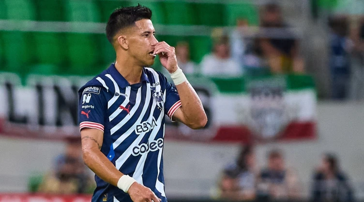 Maxi Meza con la camiseta del Monterrey
