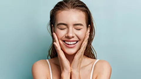 El té verde nutre y protege el rostro con sus propiedades antioxidantes y purificantes.