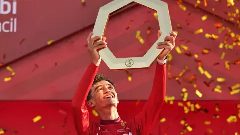 ¡Suena el himno mexicano en Abu Dhabi! Isaac del Toro campeón del UAE Tour, su primer título de la temporada 2026