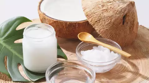 Aceite de coco y miel.