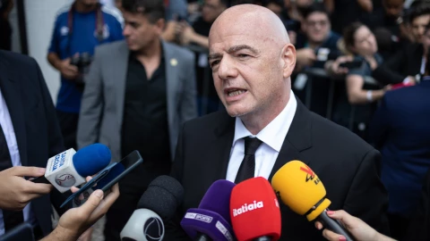 Gianni Infantino en el velorio de Pel&eacute;