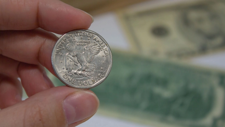 La moneda de un dólar estadounidense