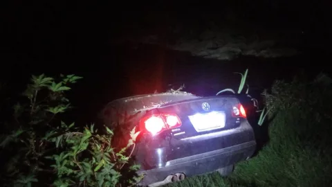 Auto encontrado en barranca Totimehuacán: no hallan al conductor