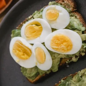 Mezclar aguacate y huevo para qué sirve y por qué se recomienda