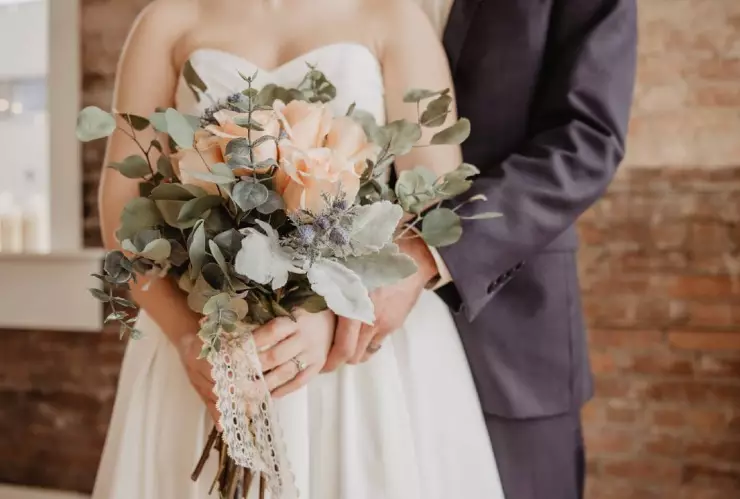 ¿Incesto Mamá se casa con el hijo que adoptó hace años