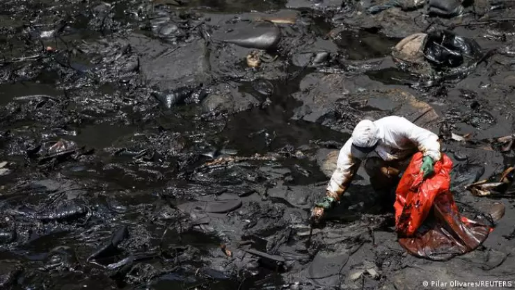 Tras derrame de petróleo, Perú declara emergencia ambiental