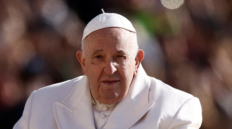 Papa Francisco es hospitalizado en Roma