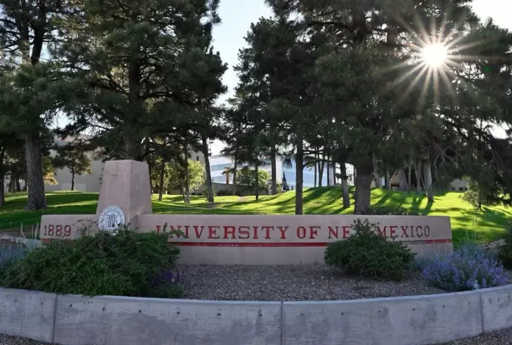 Se confirma un muerto y un herido tras tiroteo escolar HOY dentro de la Universidad de Nuevo México; hay un prófugo