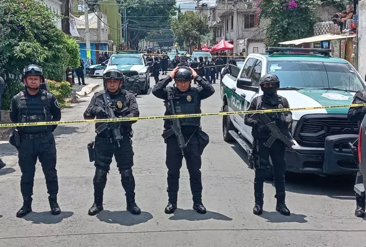 CDMX: Capturan a cuatro personas que sacaban un cuerpo en bolsas, en Iztapalapa