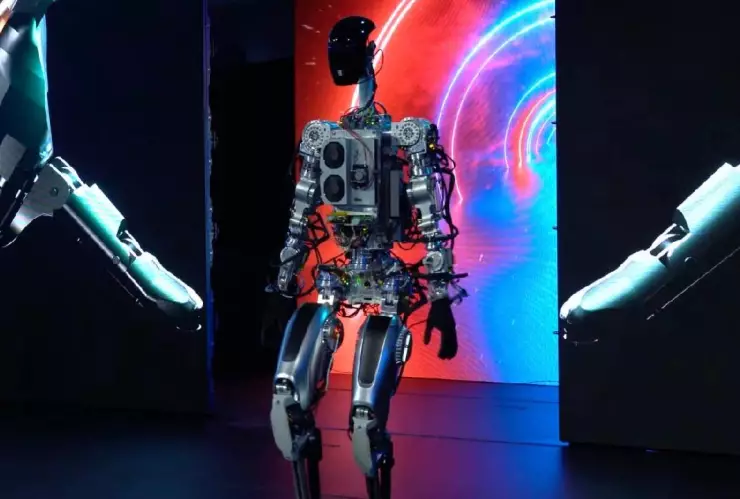 Optimus, primer robot que será vendido al público.jpg